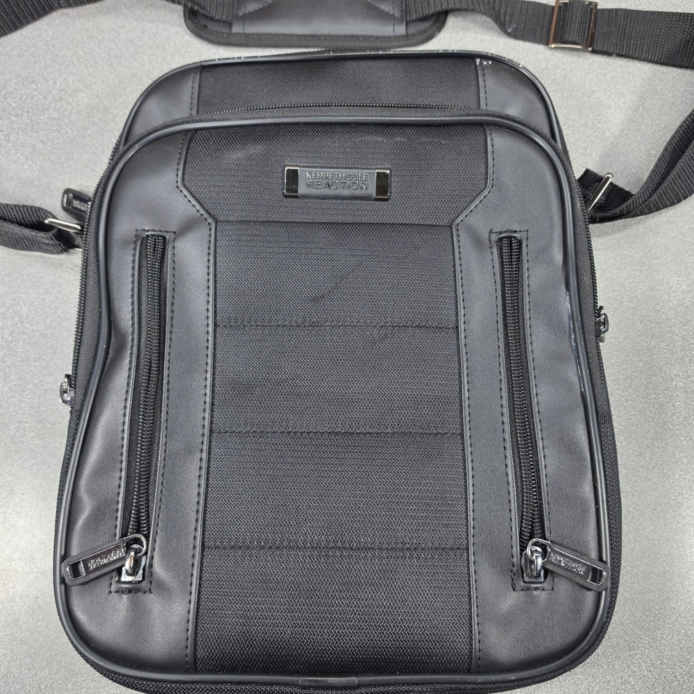 Kenneth Cole Reaction Messenger Bag Black Excellent 538385 Crossbody